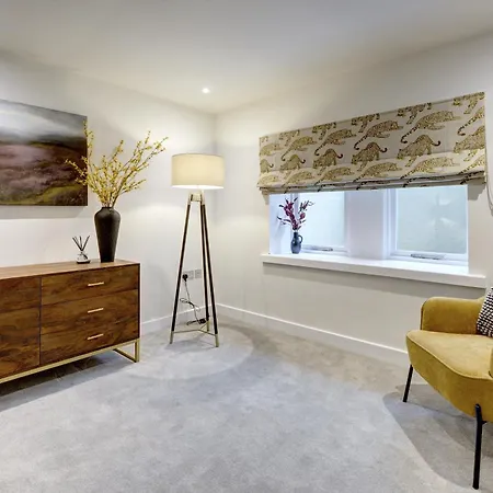 Elmleigh Nook - With Parking