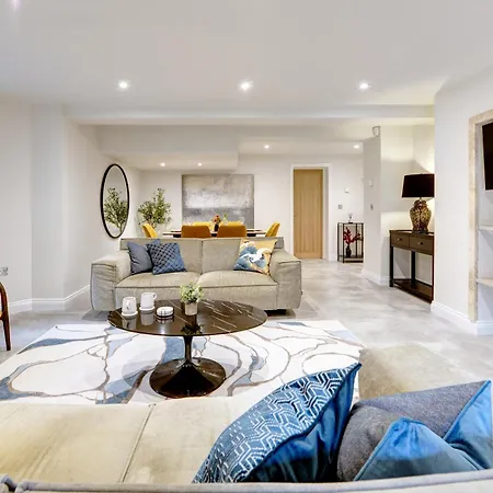 Elmleigh Nook - With Parking *