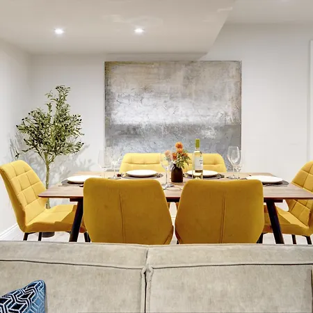 Elmleigh Nook - With Parking アパート *