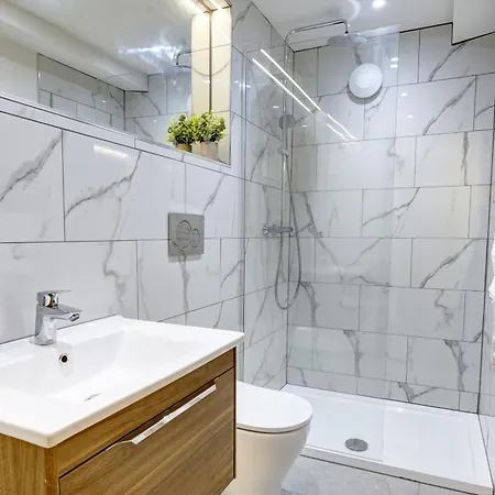 Elmleigh Nook - With Parking