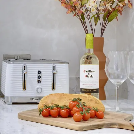 Elmleigh Nook - With Parking アパート