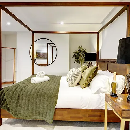 Elmleigh Nook - With Parking アパート