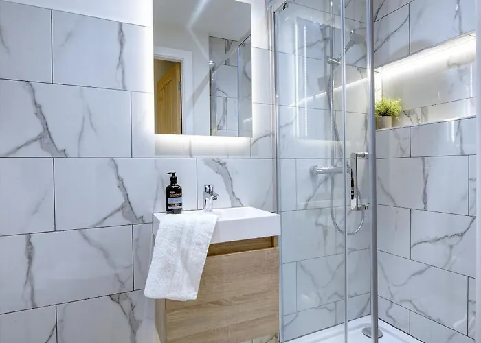 Elmleigh Nook - With Parking アパート