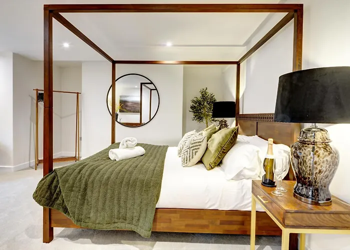 Elmleigh Nook - With Parking アパート