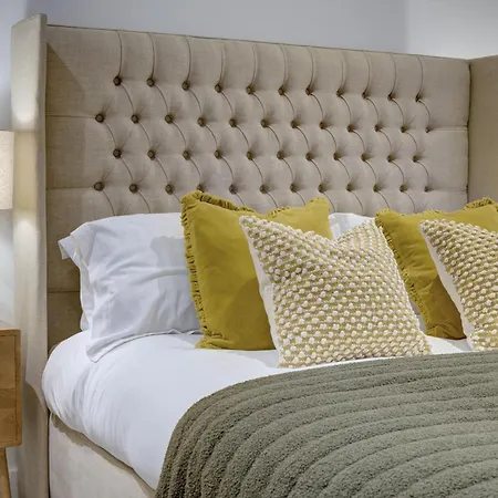 Elmleigh Nook - With Parking *