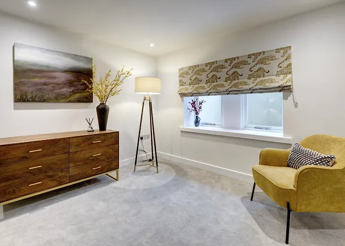 Elmleigh Nook - With Parking