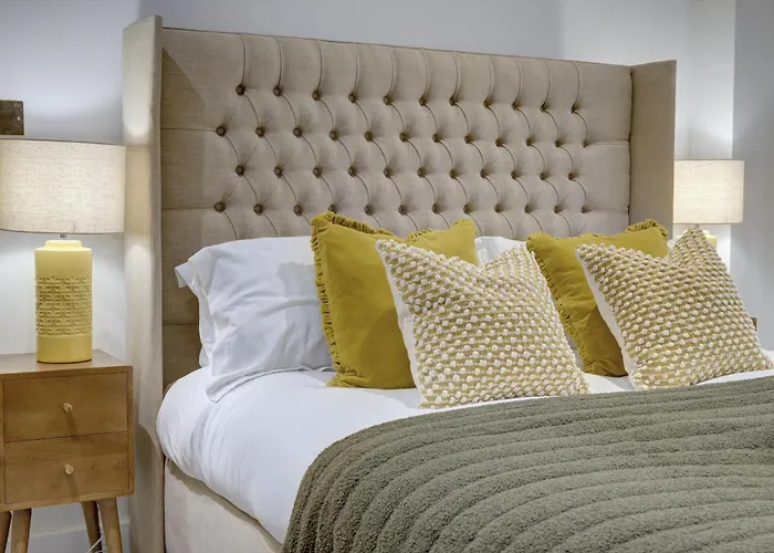 Elmleigh Nook - With Parking *