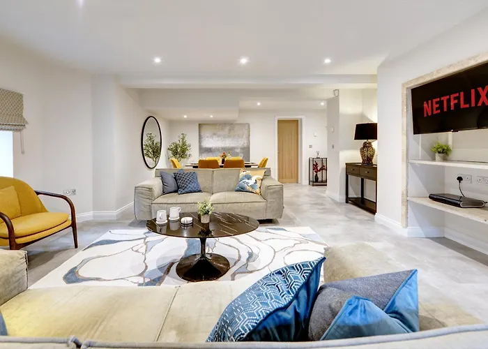 Elmleigh Nook - With Parking *