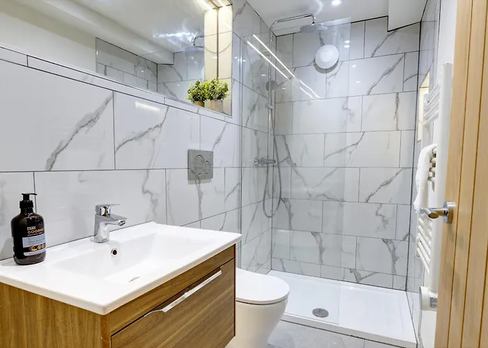 Elmleigh Nook - With Parking